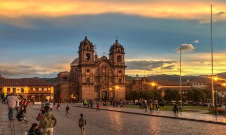 Atardecer en Cusco: Un Espectáculo de Colores que Deslumbra